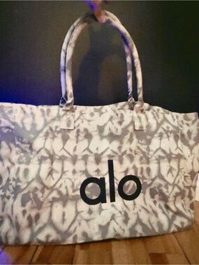 ALO Yoga Gray Tie-Dye Canvas Tote with Black Logo